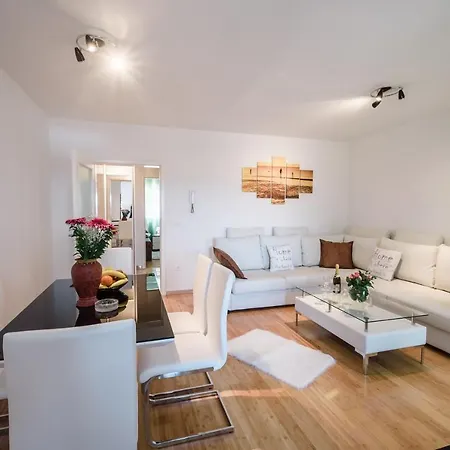 Apartments Antonella Bes *