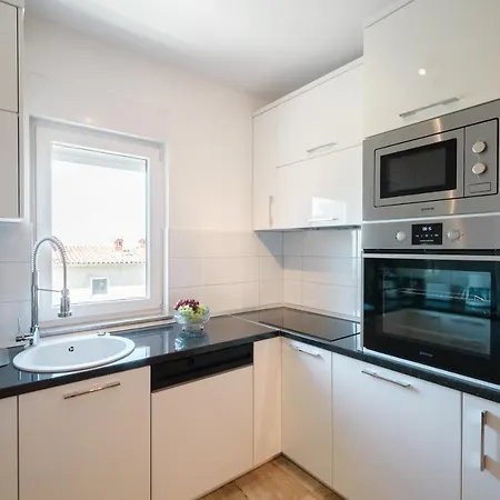 Apartment Apartments Antonella Bes Makarska