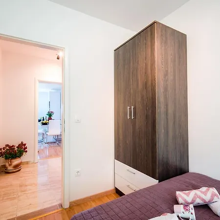 Apartments Antonella Bes * Makarska