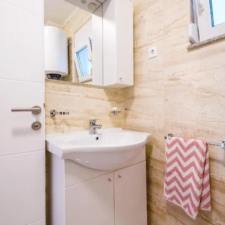 Apartments Antonella Bes * Makarska